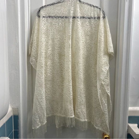Women’s Lace Pattern Coverup, ivory one size - Picture 5 of 6